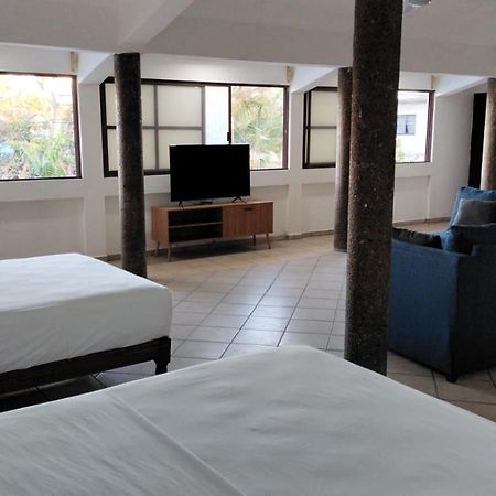 Don Luis Hostal - Sucursal Galeana - เตโกลูตลา ภายนอก รูปภาพ